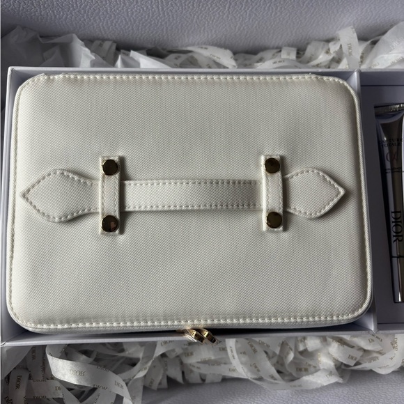 Dior Beauty Platinum gift- train case, head band, hand towel - Picture 6 of 13